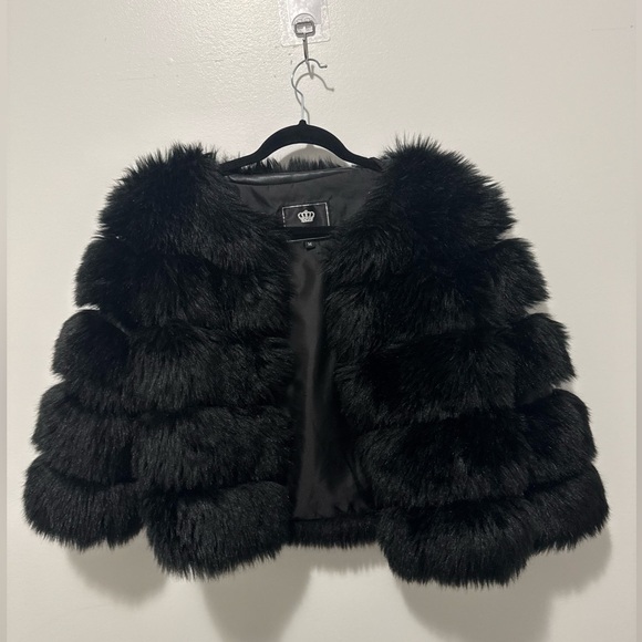 Jackets & Blazers - Luxurious Black Cropped Faux Fur Jacket 3/4 Sleeve | M (Fits Small)